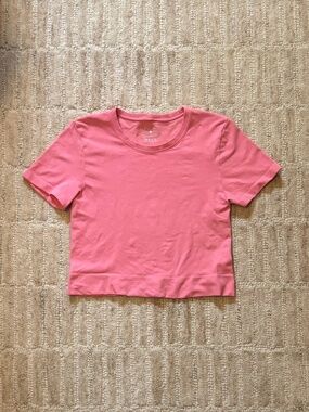 NUX Ultra Soft Seamless Crop Top for Performance & Comfort